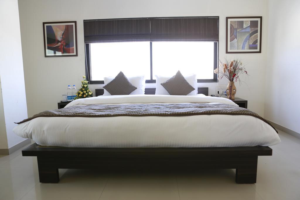 J R Avezika Comfort Jamnagar Room photo